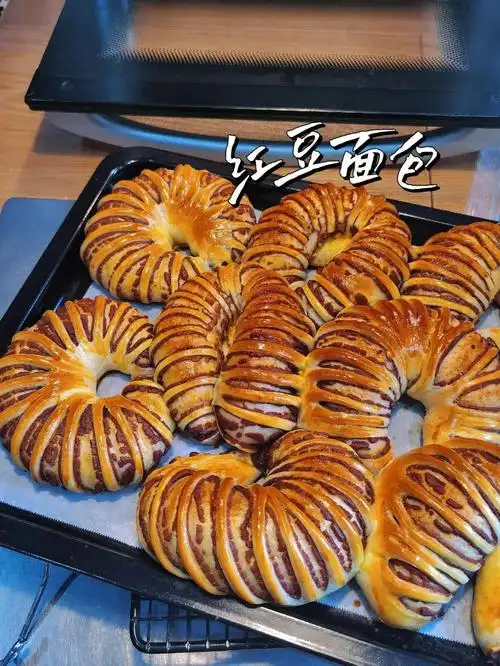 没有女生不爱红豆吧红豆沙面包