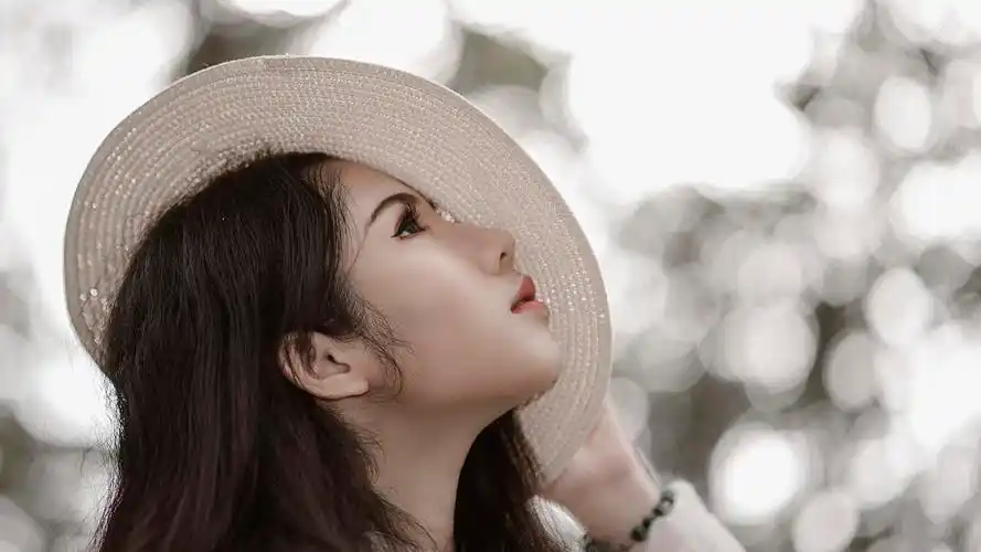文艺清新美女户外写真高清宽屏桌面壁纸