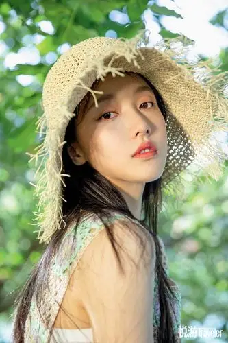 姜贞羽盛夏海风大片释出元气夏日清新动人