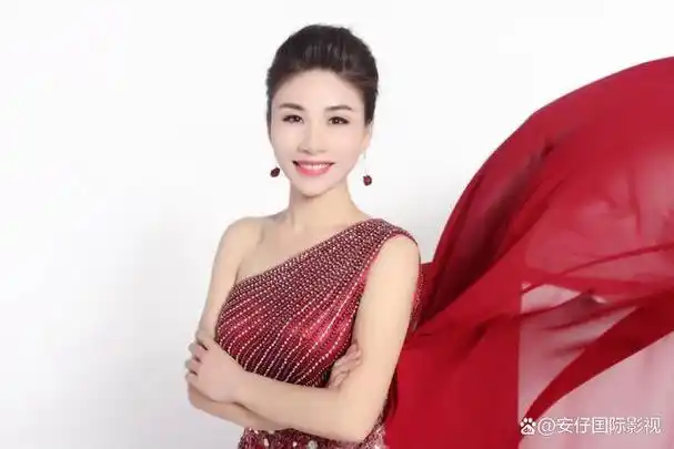 中国内地华语女歌手李琦个人简介