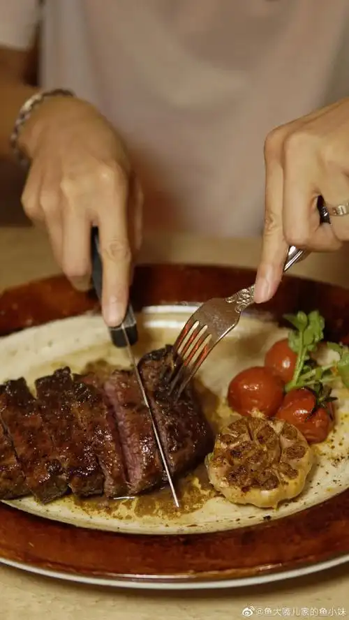 牛排#在忙碌的生活中也不忘了给自己一份仪式感!