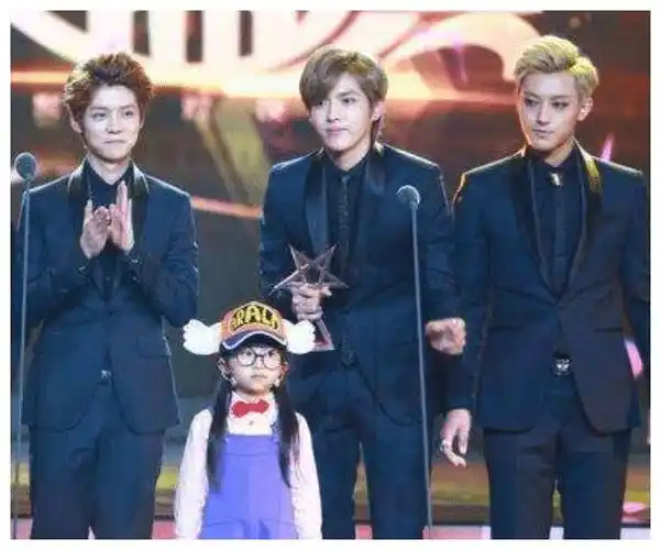 与吴亦凡黄子韬同框显矮看完鹿晗的站姿才知道啥是舞台经验