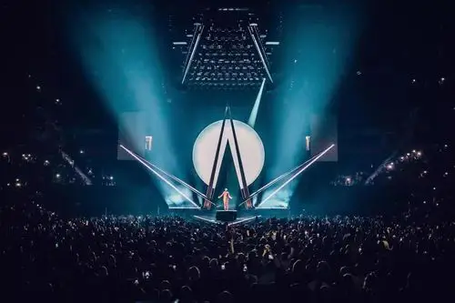 如何让舞台更像一场高级大秀这些舞美可以实现