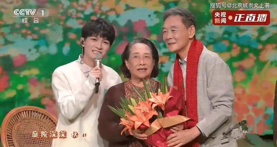 2023春节联欢晚会,周深四场神仙舞台,热度登顶,成春节最大赢家_东方