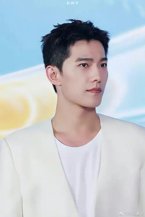 白色造型好帅气啊～短发干净清爽