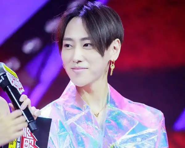 2017快乐男声魏巡老婆尹程照片曝光 陷离婚借债风波