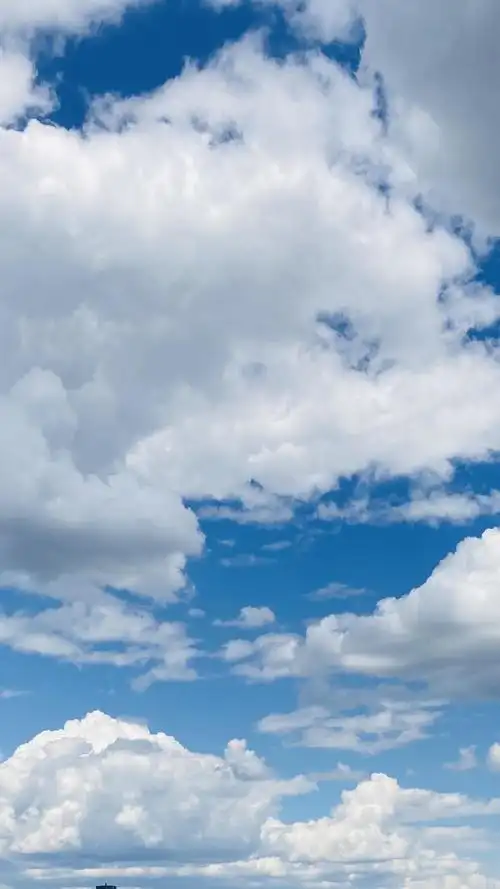 发几张疫情期间在阳台上拍的云朵