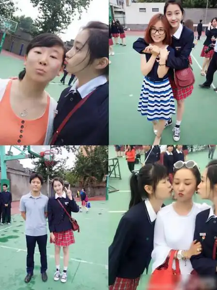 关晓彤和同学拍毕业照.