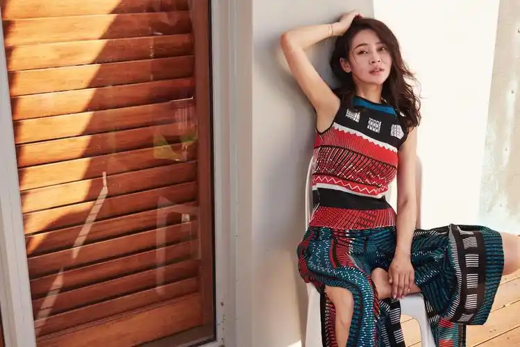 回顾演员于明加结婚13年只生孩子不做饭丈夫一家人把她宠成宝