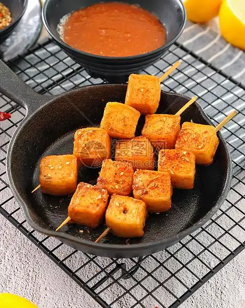 炸鱼豆腐串美食