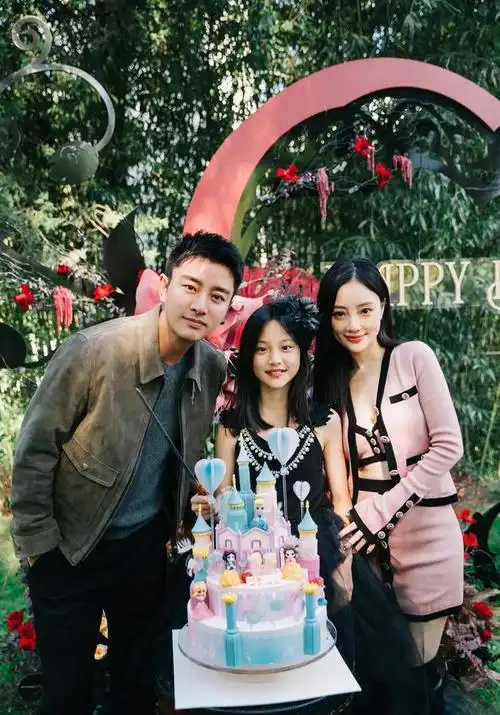 贾乃亮对谢娜翻白眼上了热搜!