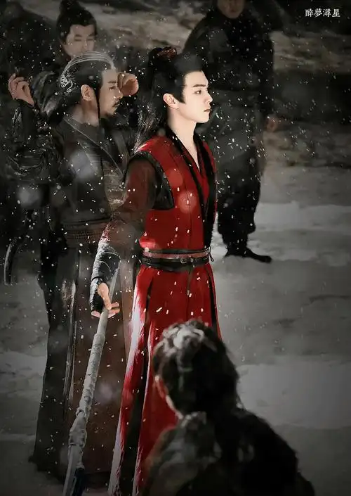 许凯新剧雪鹰领主这套红衣tm好帅
