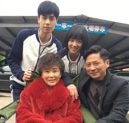 沈月剧中爸爸发博:露脚踝的各位注意保暖,胡一天第一个被点名?