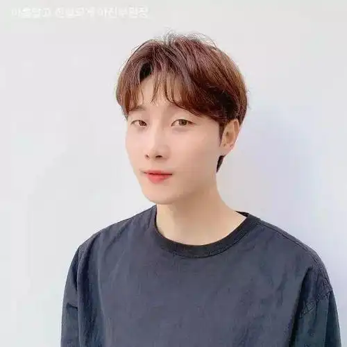 男生三七分烫发发型