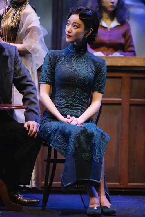 被穿旗袍的倪妮美晕