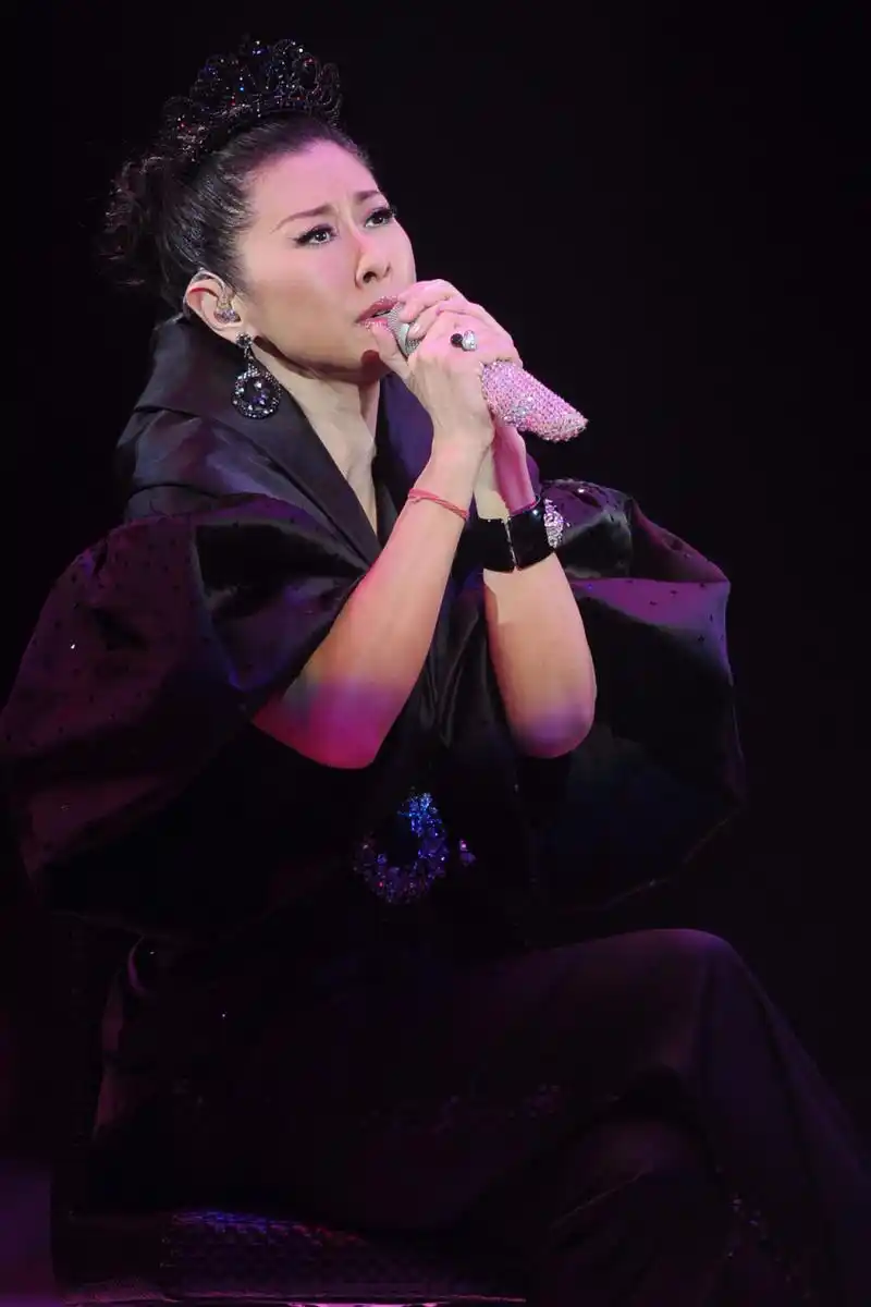 组图:叶倩文"《完全是你》演唱会"精彩图片_高清图集_新浪网