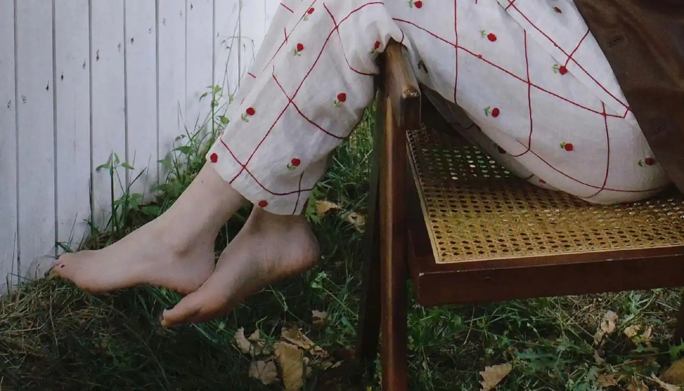 孟美岐  光脚丫