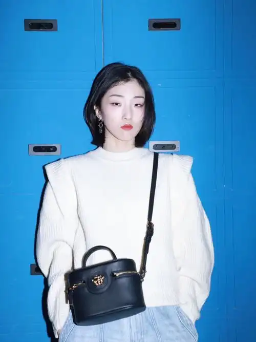 好天气回来了,背上小包去玩耍#yamy穿搭笔记评论ja