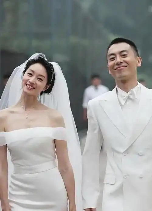 低调纯净的沈佳妮:15年演艺之路未大红,丈夫却星光璀璨