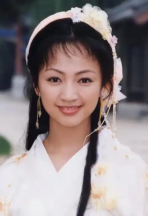 50岁罗海琼剪短发女儿吐槽妈妈好丑本人回应我开心就好