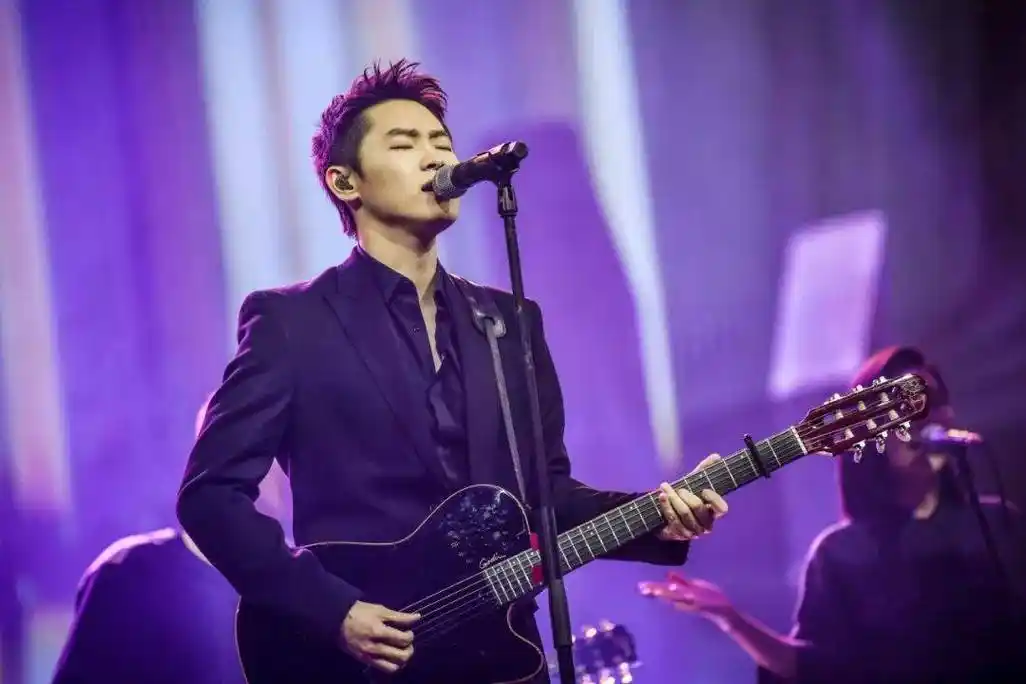 知名摇滚歌手【梁博】的经纪人_音乐_歌曲_人们