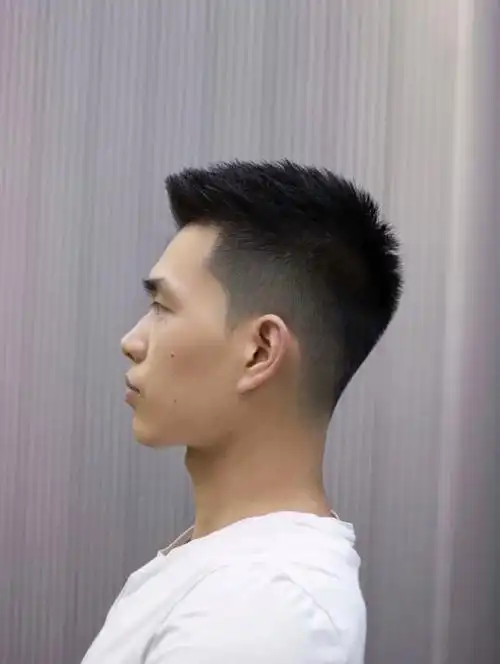 短飞机头发型图片男生