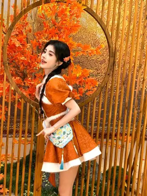 鞠婧祎的小年营业照