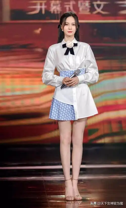 沈梦辰美腿玉足高跟写真「59图」_网易订阅