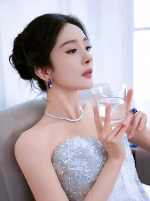 杨幂##杨幂0912生日快乐##杨幂宁绣绣