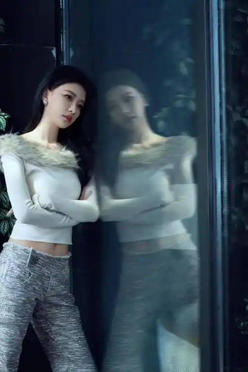 孙怡:窈窕魔鬼身材 魅惑眼神 好勾人!_黑长直_上衣_网络