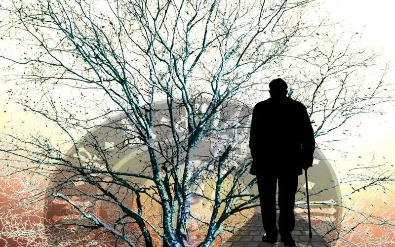 一个孤独沧桑的男人背影