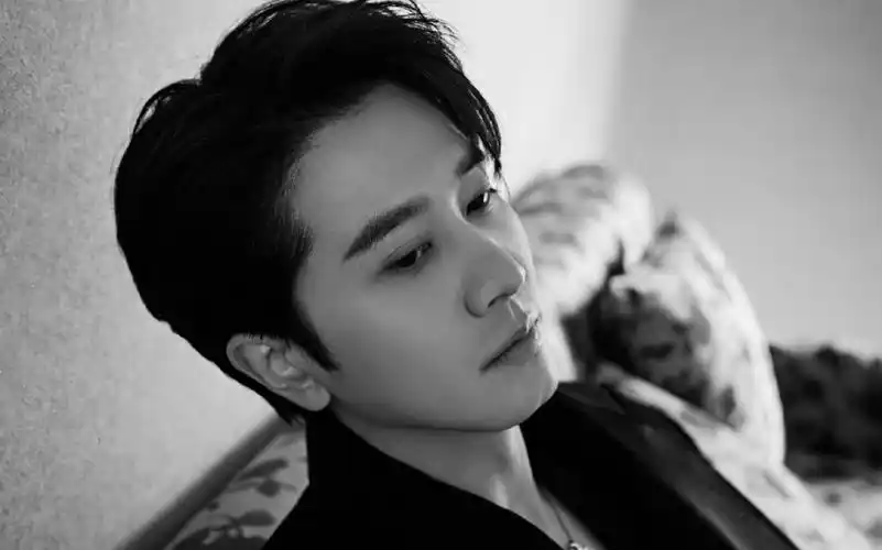 【彭冠英/假期福利】"谁受得了啊"系列:黑色真空西服大片狂鲨内娱啊.