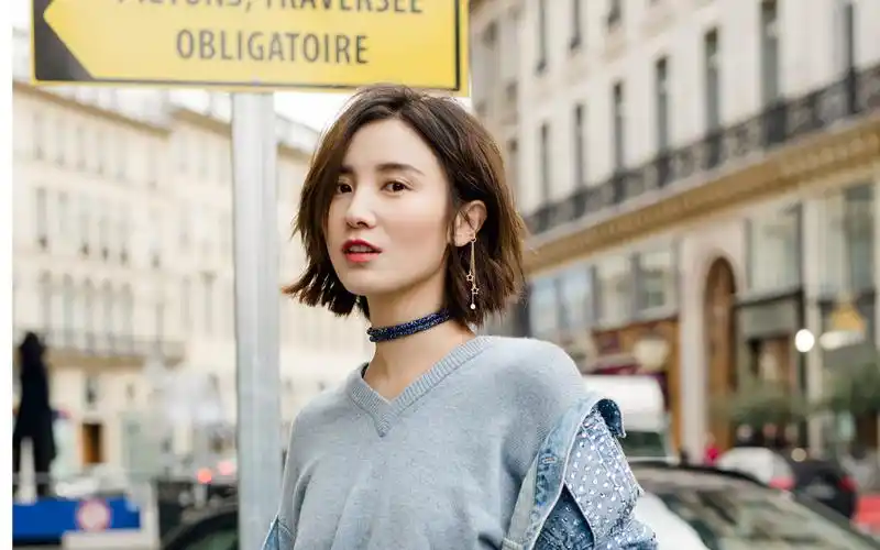 宋佳短发气场十足街拍图片桌面壁纸