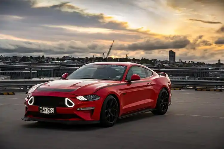 福特野马跑车或野性或温和是选择怀旧还是顺应时代