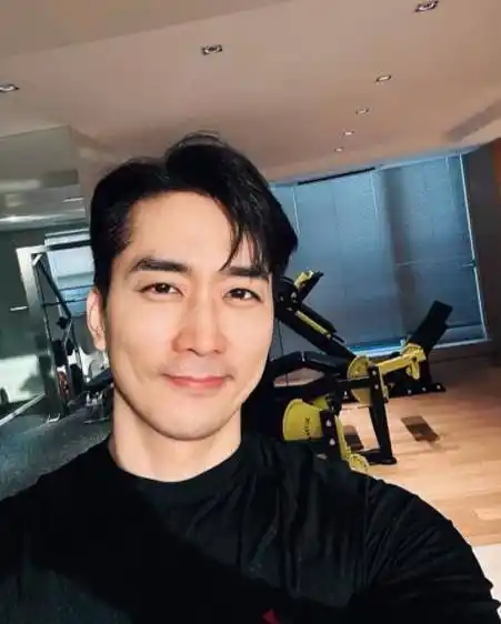 2023续集韩剧推荐12:《player2》《player2》由宋承宪,郑秀晶,李施彦