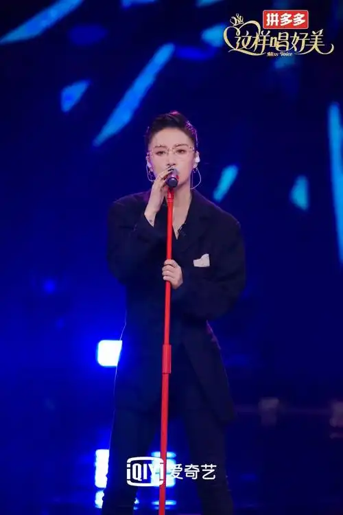 李嘉格这样唱好美化身禁欲系男孩演绎经典badboy