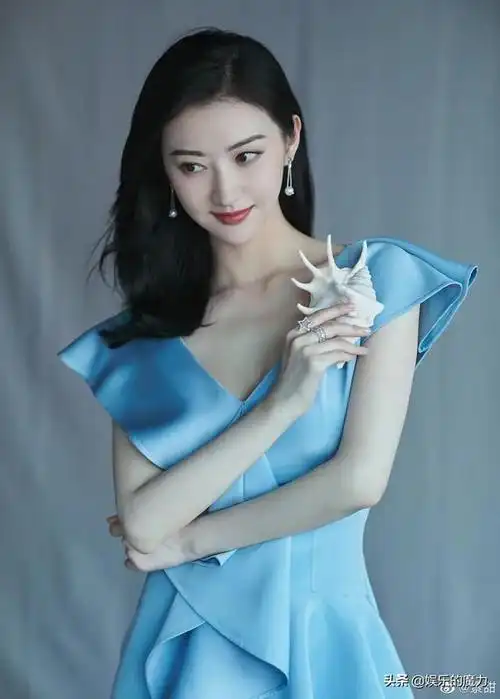 你认为娱乐圈中,近年来涌现的女明星,谁可以称为四小花旦?为什么?