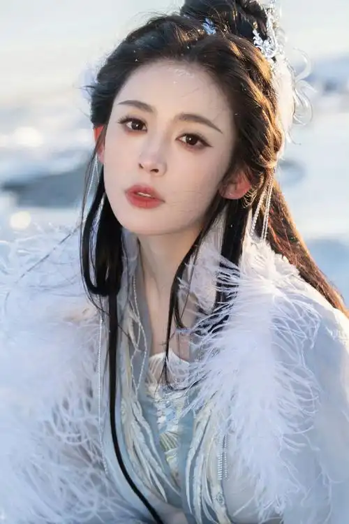 娜扎冰面白衣古风造型大片～ 清冷感美女,仙气飘飘好美啊