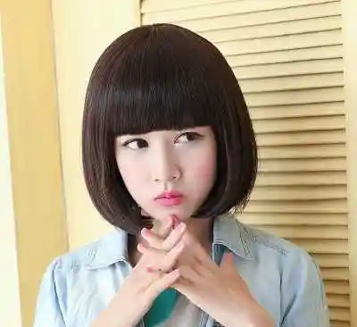 平刘海短发bobo头发型如果用紧贴脸颊两边的造型来打造了之后,让女生