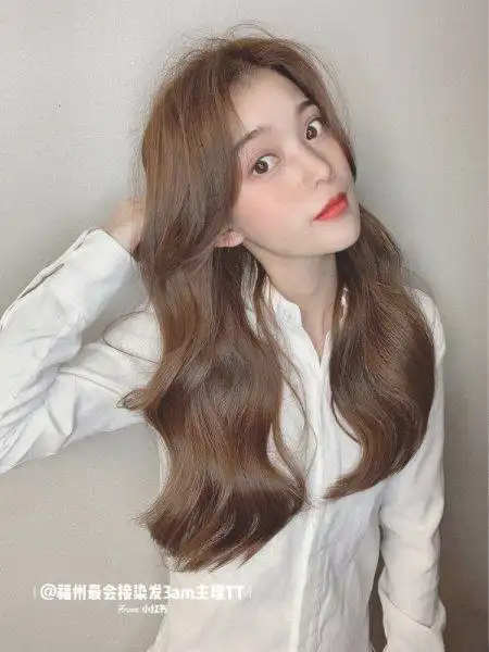 福州染发奶茶色一款不需要漂色的发色