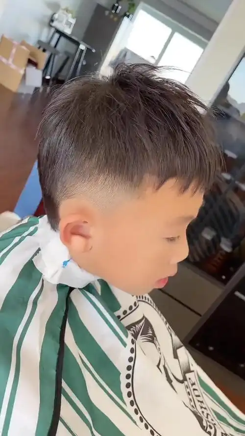 儿童发型雕刻在家理发狼尾发型