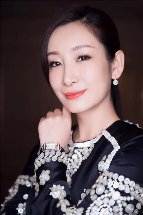 金星在节目里问秦海璐:"听说刘烨之前当你面说,你是全班最丑最普通