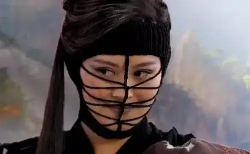 女星穿黑衣古装蒙面,蒋欣像个侠客,赵丽颖又美又神秘!