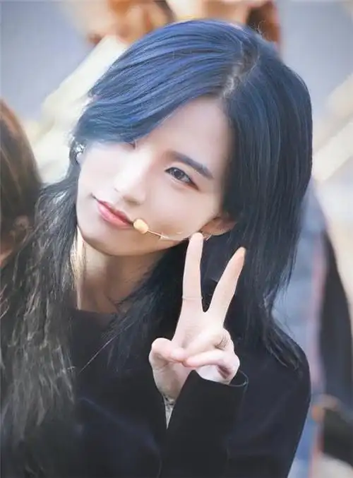 许和琪,罗姝涵,关凯元,刘雨昕,张希雅和张悠然七少女…刘雨昕,蜜蜂