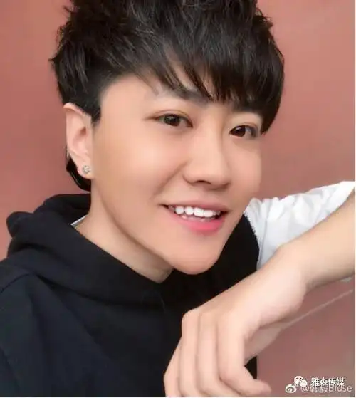 雅森歌神韩毅顺利挺进快乐男声天津赛区前50强,明日下午天津南开区