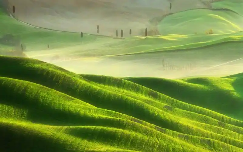 绿色山丘唯美风景