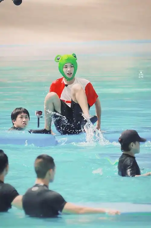 黄明昊元气满满的哥哥