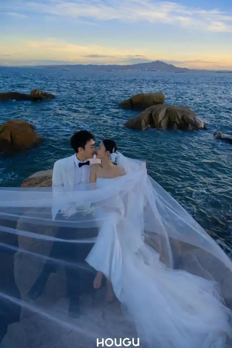 世界需要讲讲道理,而我最偏心你.#厦门婚纱照 #婚纱照 #深 - 抖音