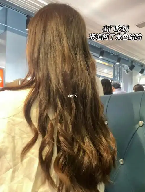 有没有和我一样平时特别喜欢染头发,其实我自己也尝试过很多款的发色