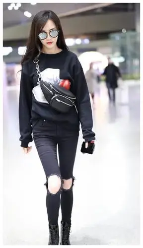 唐嫣真是天生丽质,穿长筒袜靴秀"腿精"曲线,又直又细好耐看